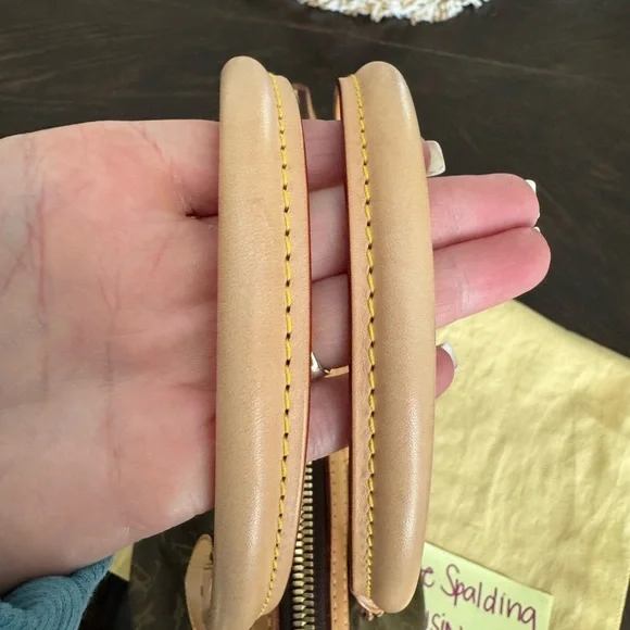 Louis Vuitton Tivoli PM - Picture 7 of 16